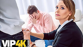 معلمة ناضجة تقدم كس مشعر كدفعة في Tutor4k