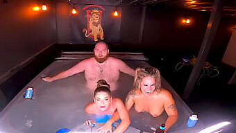 Trio Chaud Dans La Piscine Avec Kendra Heart Et Misty Meaner