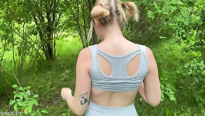 Sensual Outdoor Blowjob - Eye Contact And Pov