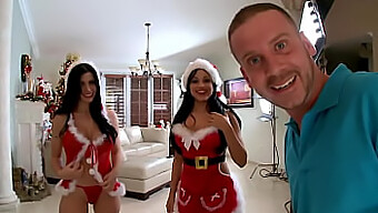 Istimewa Natal Dengan Pantat Berbuih Yang Menampilkan Rebeca Linares Dan Abella Anderson