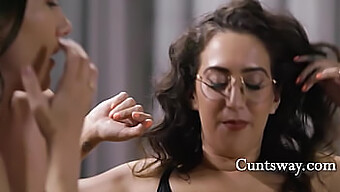 April O'Neil'In Kama Sutra Dersleri Sıcak Cinsel Buluşmalarla Sona Eriyor