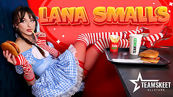 Lana Smalls Leva Um Pau Grande Em Um Fast Food Estilo Bdsm