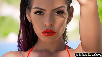 Pornstar-Ul Cu Sânii Mari Yurizan Beltran Ia O Futere Anală Tare