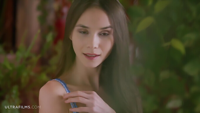 Leona Mia'S Stunning Beauty And Seductive Moves In This Solo Video Will Leave You Breathless