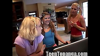 Små Tonåringar Topanga, Summer Och Lexy Hänger Sig Åt En Het Lesbisk Sexfest