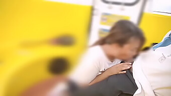 Pasangan Noahx Dari Filipina Memberikan Blowjob Yang Berisiko Di Atas Roda Ferris