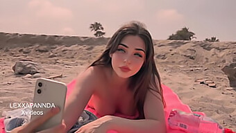 Ragazza Spagnola Fa Un Pompino In Gola Profonda Sulla Spiaggia